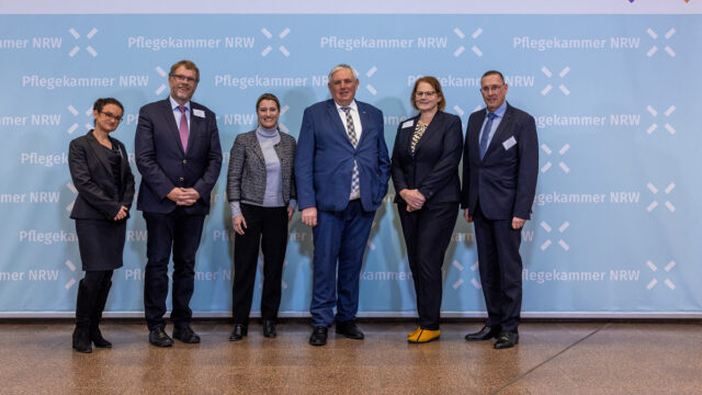 Pflege­kam­mer NRW geht mit gewähl­ter Kammer­ver­samm­lung offizi­ell an den Start