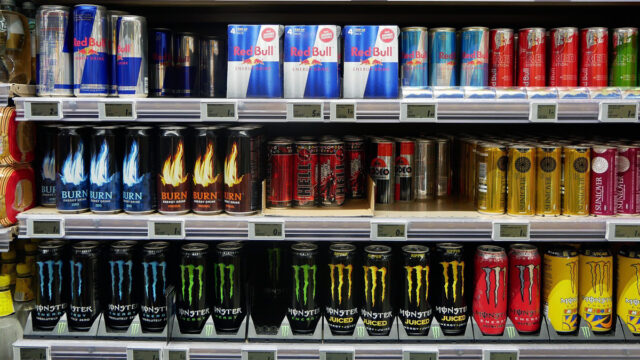 Gericht verbie­tet Werbung von Energy Drink für Gamer