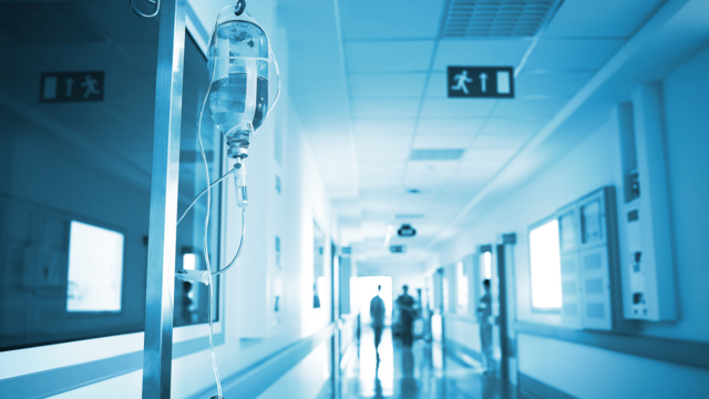 Aggres­sive Patien­ten: Mit neuen Strate­gien zu mehr Sicher­heit in Klini­ken und Rettungs­diens­ten